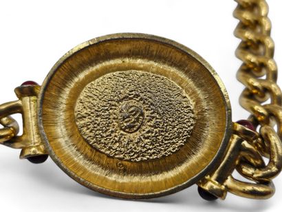 Elizabeth TAYLOR for AVON.
Set in gilded...