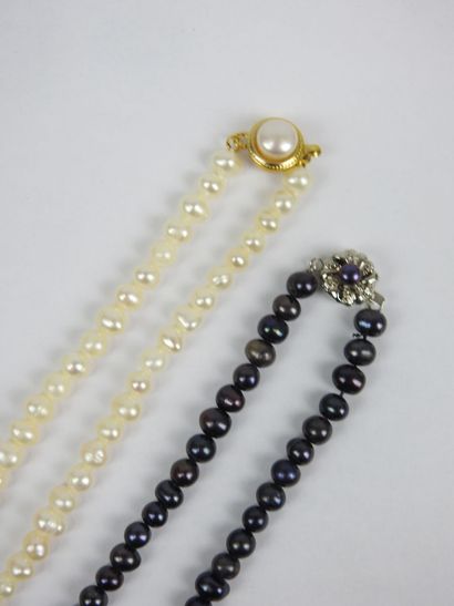 TWO NECKLACES of white pearls and gray pearls....