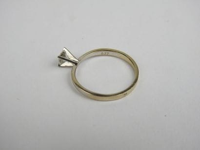 Ring in white gold 750 thousandths set with...