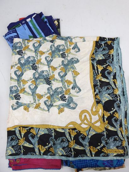 LOT de foulards en soie et coton dont Hermès,...