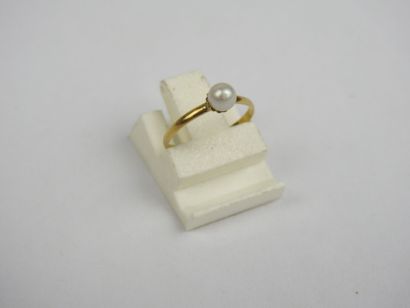Small ring in 750 thousandths gold and pearl,...