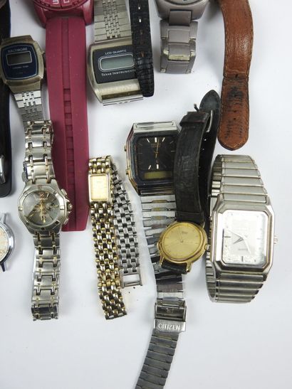 LOT de MONTRES :
DUNLOP CASIO 306 AQ 709...