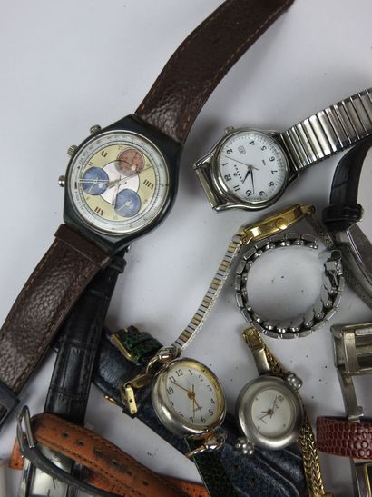 LOT de MONTRES FANTAISIE dont Guess, Swatch,...