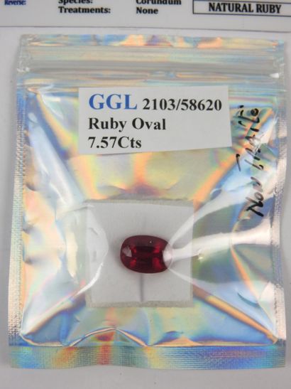 RED STONE 7.57 cts. With certificate