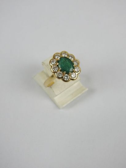 Daisy ring in yellow gold 750/1000e, emerald...