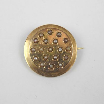 Circular brooch in 750/1000 yellow gold embellished...