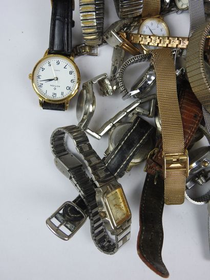 LOT DE MONTRES bracelets mouvement quartz...