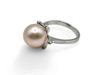 750 thousandth white gold flower ring centered...