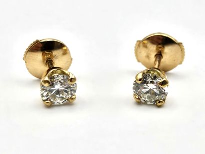 Pair of EARRINGS in 18K (750°/°°) yellow...