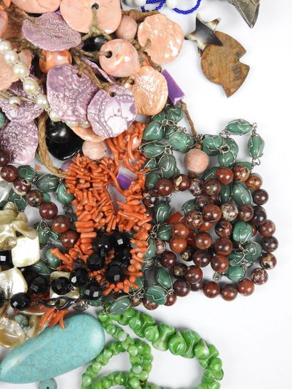 Important LOT BIJOUX FANTAISIE comprenant...