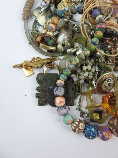 Lot of FANTAISIE JEWELRY including necklaces,...
