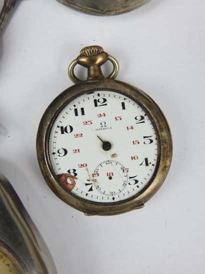 LOT of eight gusseted watches, some in silver,...