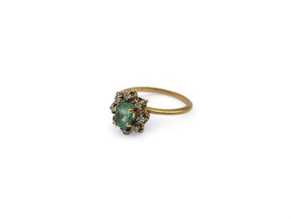 Yellow gold 750 thousandths daisy ring centered...