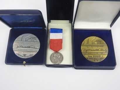 Lot of costume jewelry, creole earrings,...