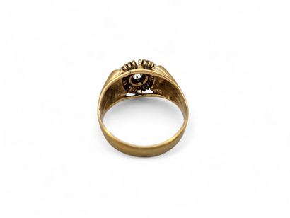 Geometric ring in 750 thousandths yellow...