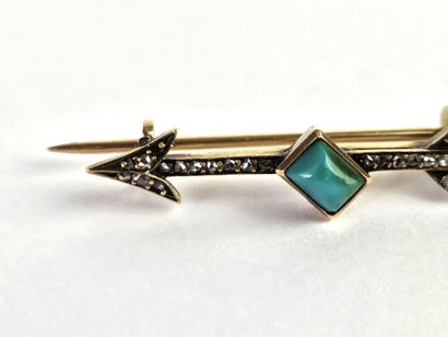 18K (750°/°°) yellow gold arrow brooch centered...