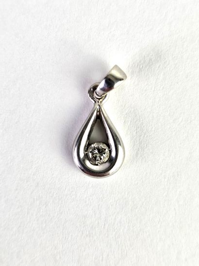 18K (750°/°°) white gold drop pendant set...