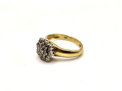 18K (750°/°°) yellow gold flower ring set...