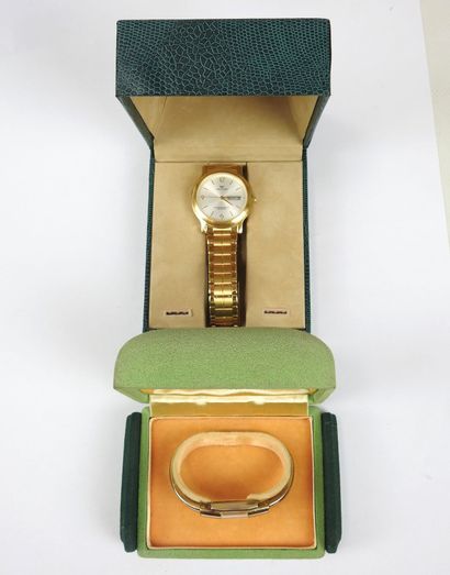 WALTTHAM. Gilt metal wristwatch, round dial...