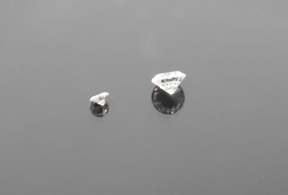 Two diamonds on paper (approx. 0.4 ct and...