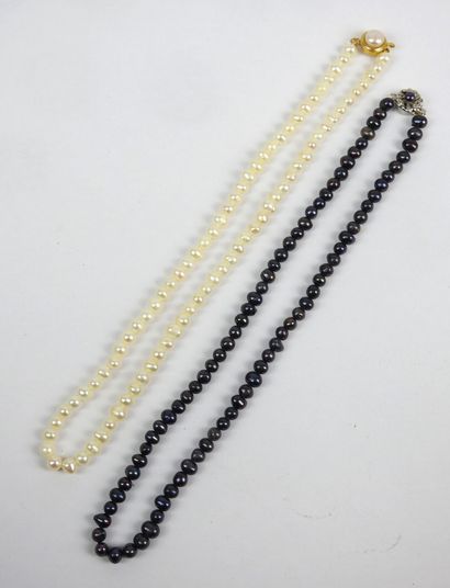 TWO NECKLACES of white pearls and gray pearls....