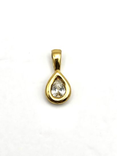 18K (750°/°°) yellow gold pendant set with...