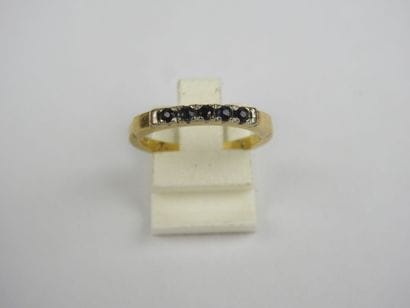 Half wedding band in 750 thousandths gold...