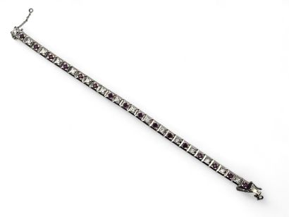 Articulated cube link bracelet in 750 thousandths...