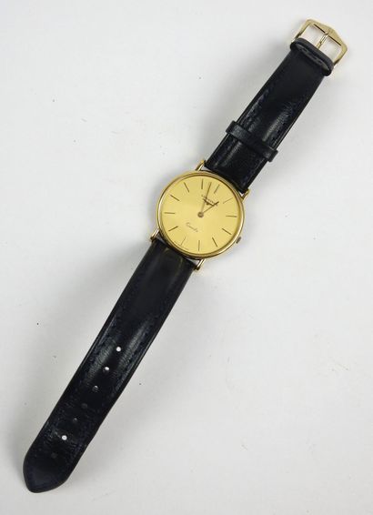 LONGINES. Gold-plated metal watch, round...