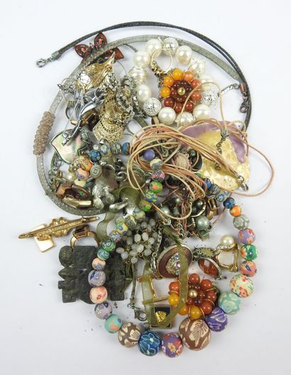 Lot of FANTAISIE JEWELRY including necklaces,...
