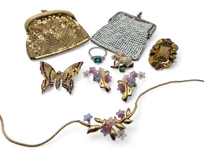 Costume jewelry set including : 
a P&M set...