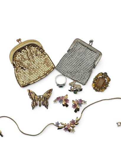 Costume jewelry set including : 
a P&M set...