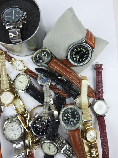 LOT de MONTRES LIP
1 boitier LIP
3 LIP CROIX...