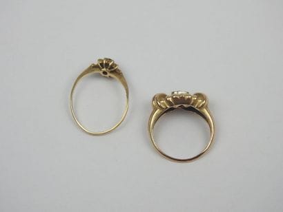 TWO RINGS in 750/1000th yellow gold and colored...