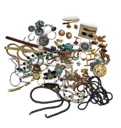 Important lot of costume jewelry including...