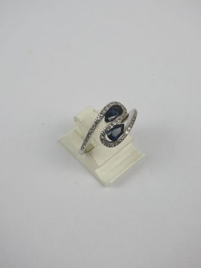 RING in 750/1000 white gold set with two...