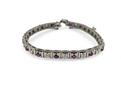 Articulated cube link bracelet in 750 thousandths...