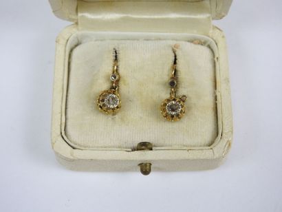 PAIR OF DORMEUSES in 750/1000th yellow gold....