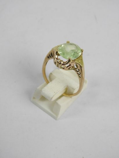 Low-titanium yellow gold and glass ring....