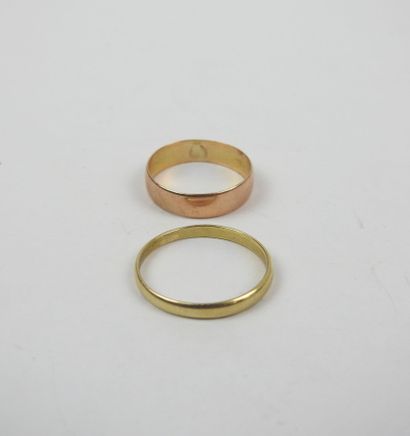 Two yellow gold wedding bands. Weight: 3.14...