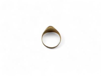 Yellow gold 750 thousandths signet ring set...