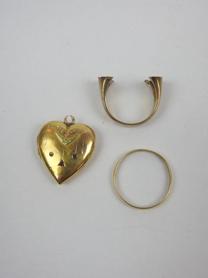 LOT IN 750/1000 GOLD: wedding band, heart...