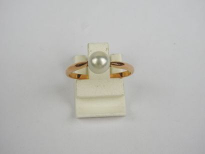 Gold ring 750 thousandths adorned with a...