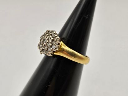 18K (750°/°°) yellow gold flower ring set...