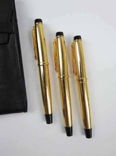 KANGRI. Set of 3 new fountain pens in gold-plated...