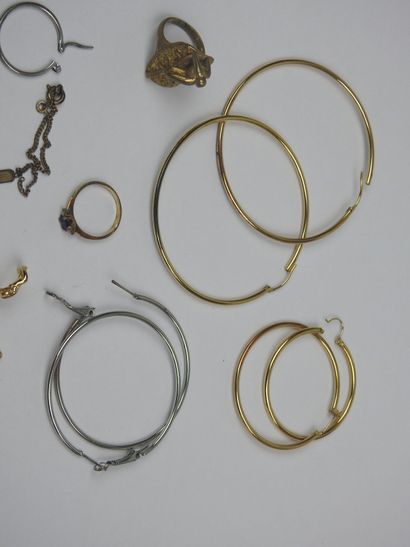 Lot of costume jewelry, creole earrings,...