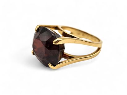 Important 750 thousandths yellow gold ring...