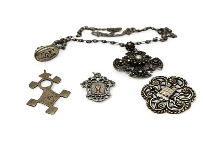 Lot of 5 silver jewels including : 
a southern...