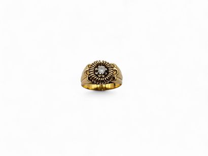 Geometric ring in 750 thousandths yellow...