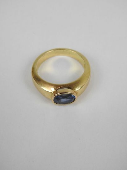 BAND RING in yellow gold 750/1000e with sapphire...